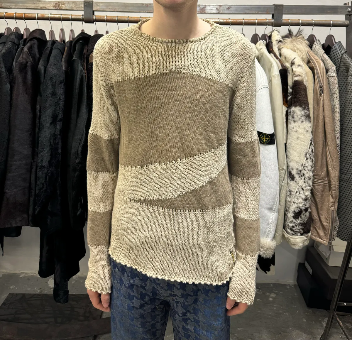 1990s Armani White & Beige Sweater - Image 2