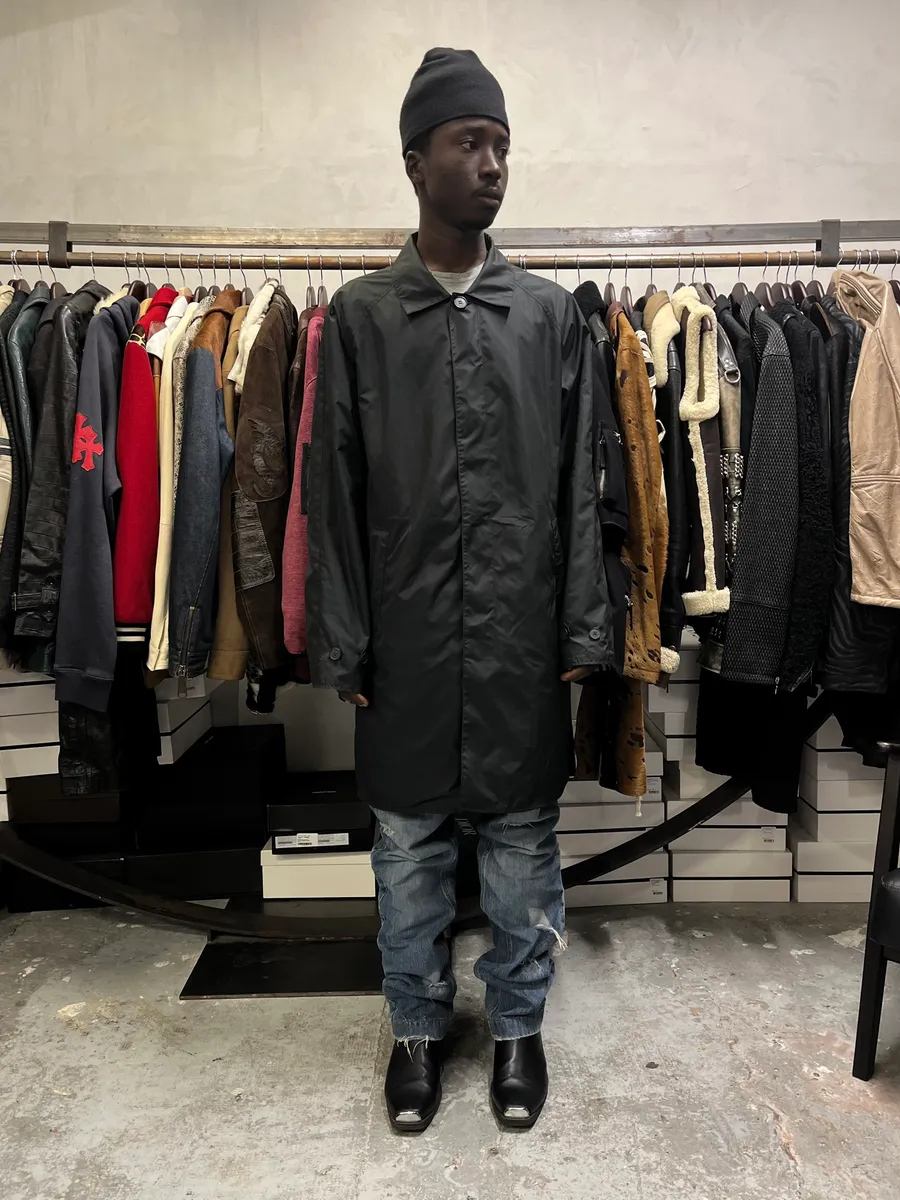 1990s Burberry Black UK Trench Jacket - Image 2