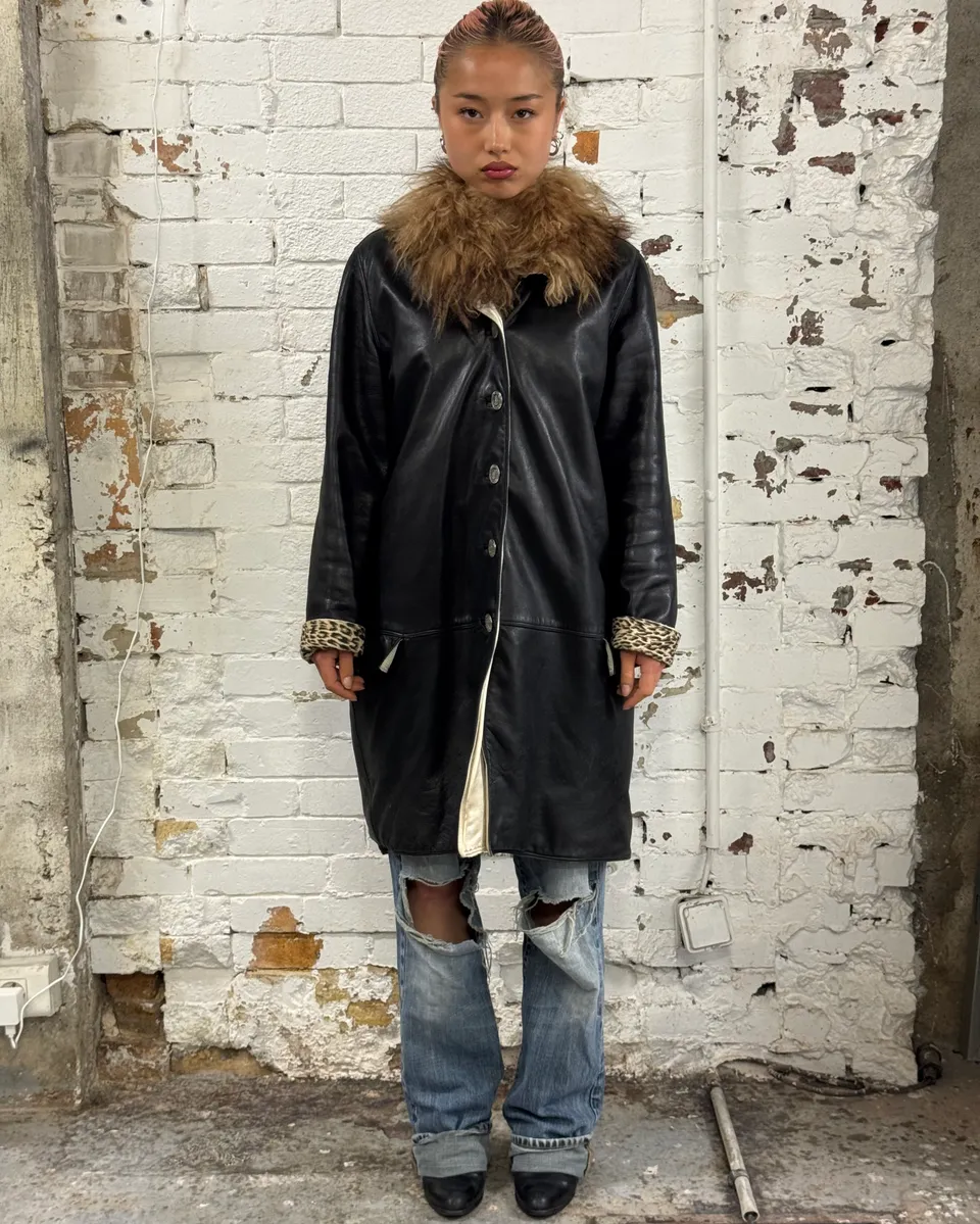 1990s Gianni Versace Black Leather Fur Collar Jacket - Image 2