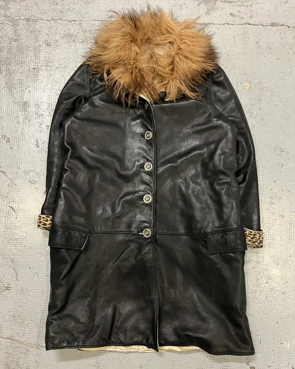 1990s Gianni Versace Black Leather Fur Collar Jacket - Image 4