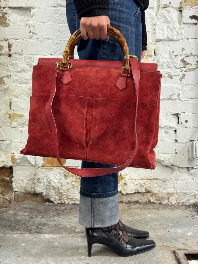 1990s Gucci Red Suede Leather Bamboo Handle Shoulder Bag - Image 4
