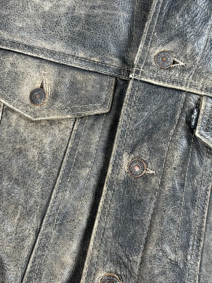 1990s Levi’s Grey Eroded Leather Buttoned Trucker Jacket - Image 10