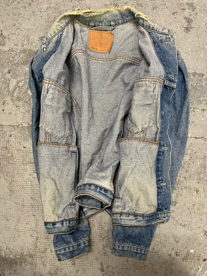 1990s Levi’s Blue Distressed Faded Denim Jacket - Image 6