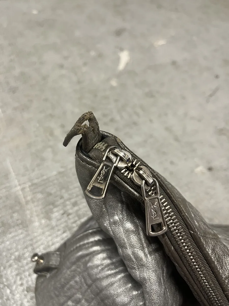 1990s Yves Saint Laurent Silver Grey "Y" Patined Leather Bag - Image 5