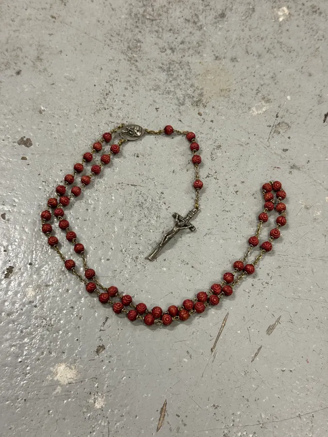 2000s Archive Red Rosary Cross Necklace - Image 2