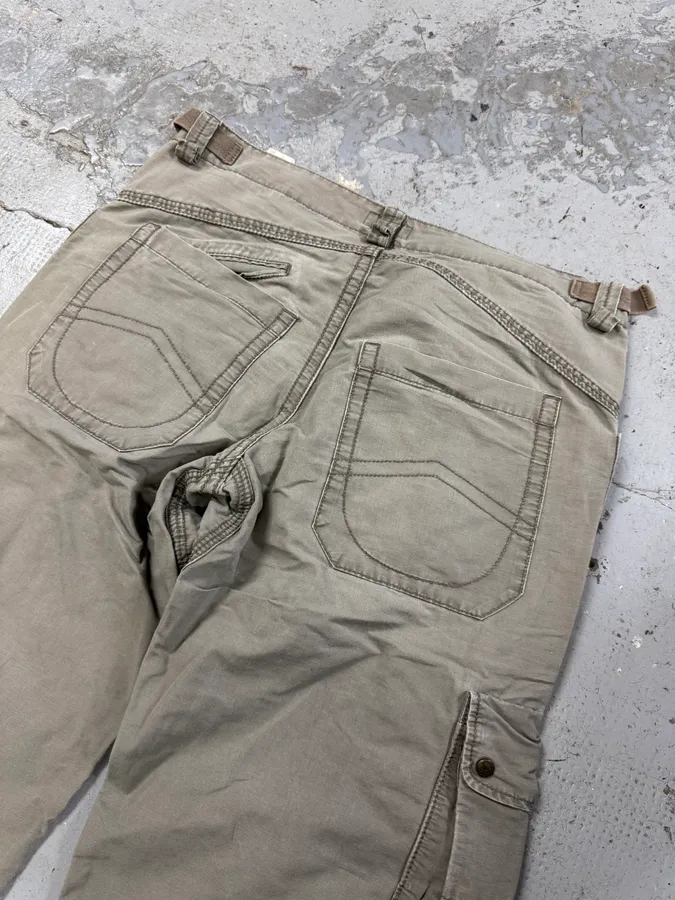 2000s Armani Beige Cozy Cargo Shorts - Image 8
