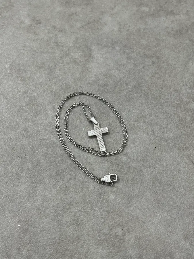 2000s Armani Silver Cross Necklace - Image 4