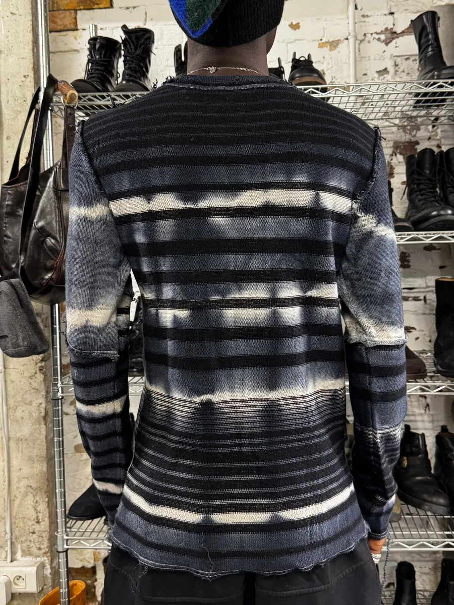2000s Armani Tie & Dye Navy Gradient V Neck Distressed Sweater - Image 3