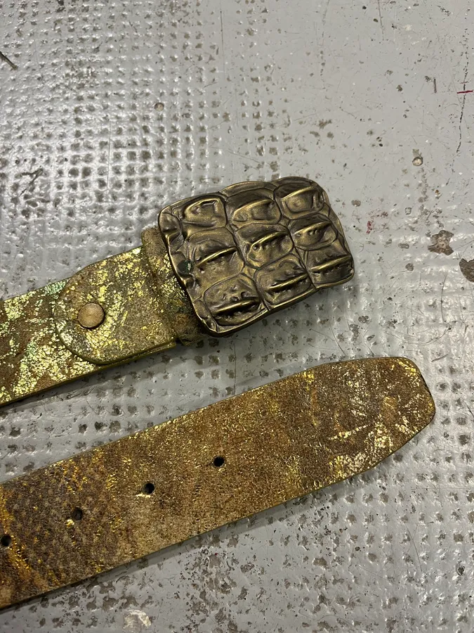 2000s Artisanal Crocodile Skin Buckle Leather Belt - Image 5