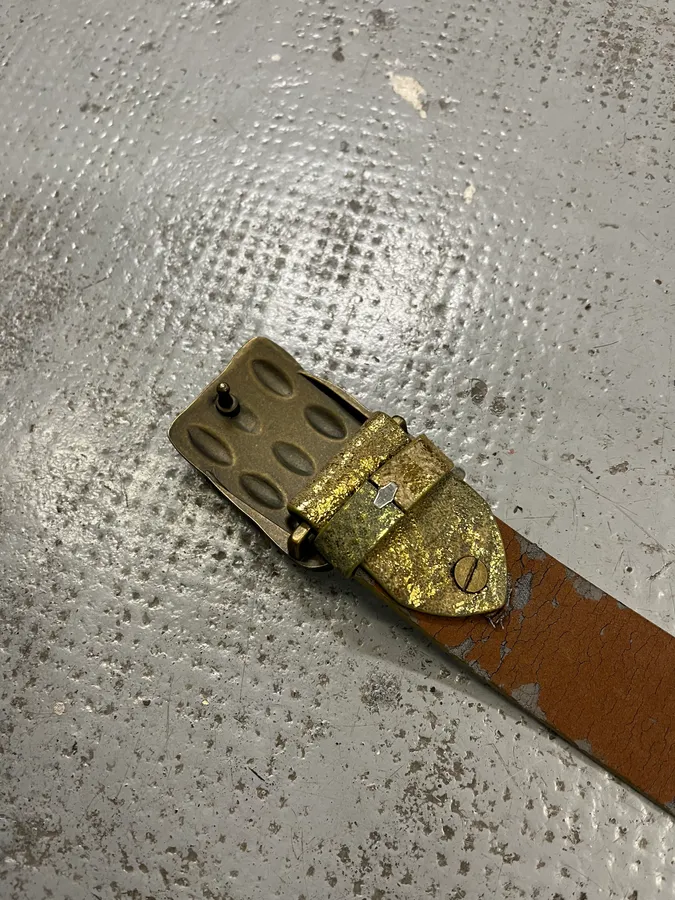 2000s Artisanal Crocodile Skin Buckle Leather Belt - Image 8