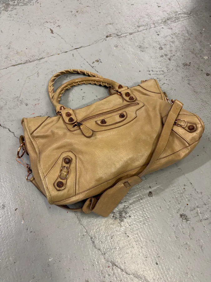 2000s Balenciaga Beige Leather City Bag Studded Hardware Shoulder Bag - Image 4