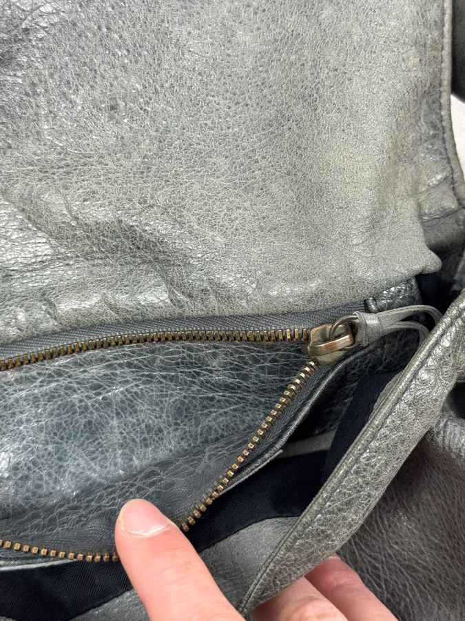 2000s Balenciaga City Grey Leather Shoulder Bag - Image 11
