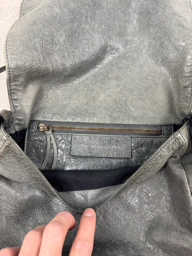 2000s Balenciaga City Grey Leather Shoulder Bag - Image 7