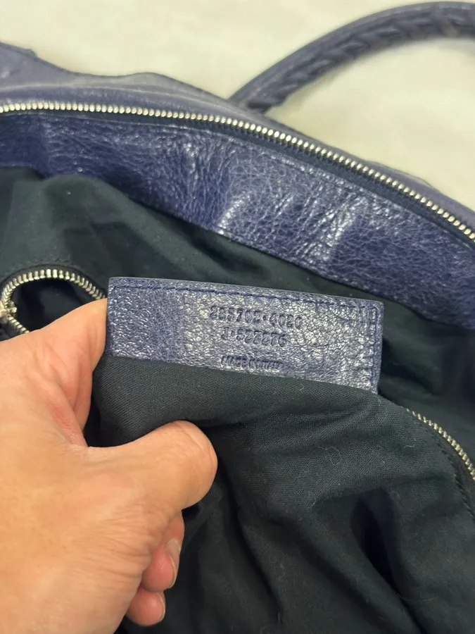2000s Balenciaga City Navy Duffle Leather Multi-Pocket Medium Bag - Image 11