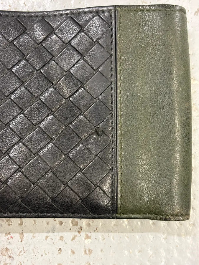 2000s Bottega Veneta Black & Dark Green Leather Woven Wallet - Image 8