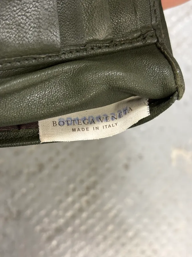 2000s Bottega Veneta Black & Dark Green Leather Woven Wallet - Image 9