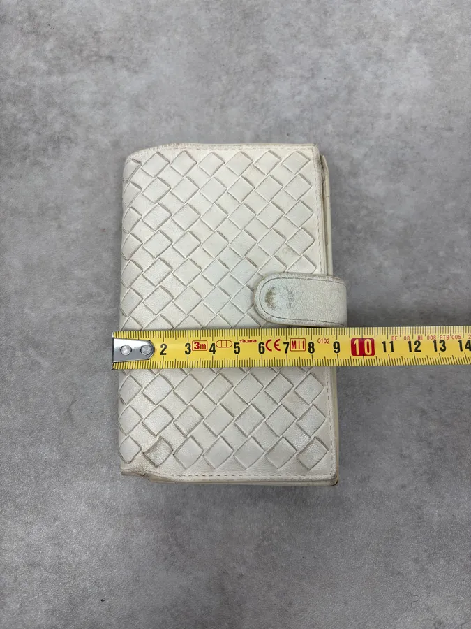 2000s Bottega Veneta White Woven Leather Wallet - Image 12