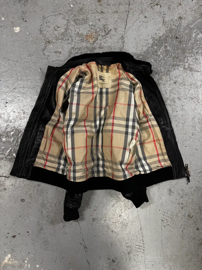 2000s Burberry Black Leather Premium Jacket - Image 7