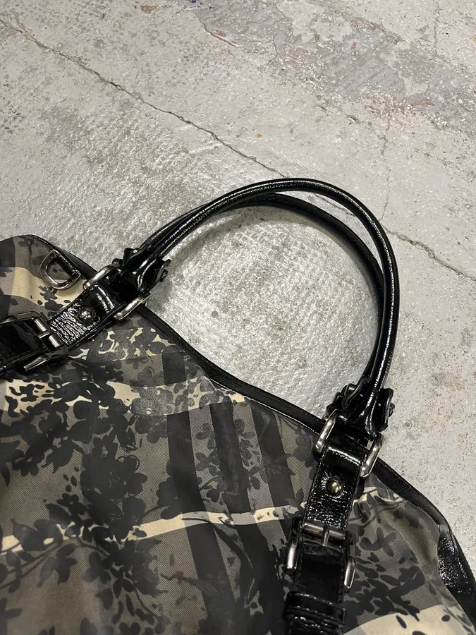 2000s Burberry Floral Tartan Pattern Black Handle Bag - Image 5