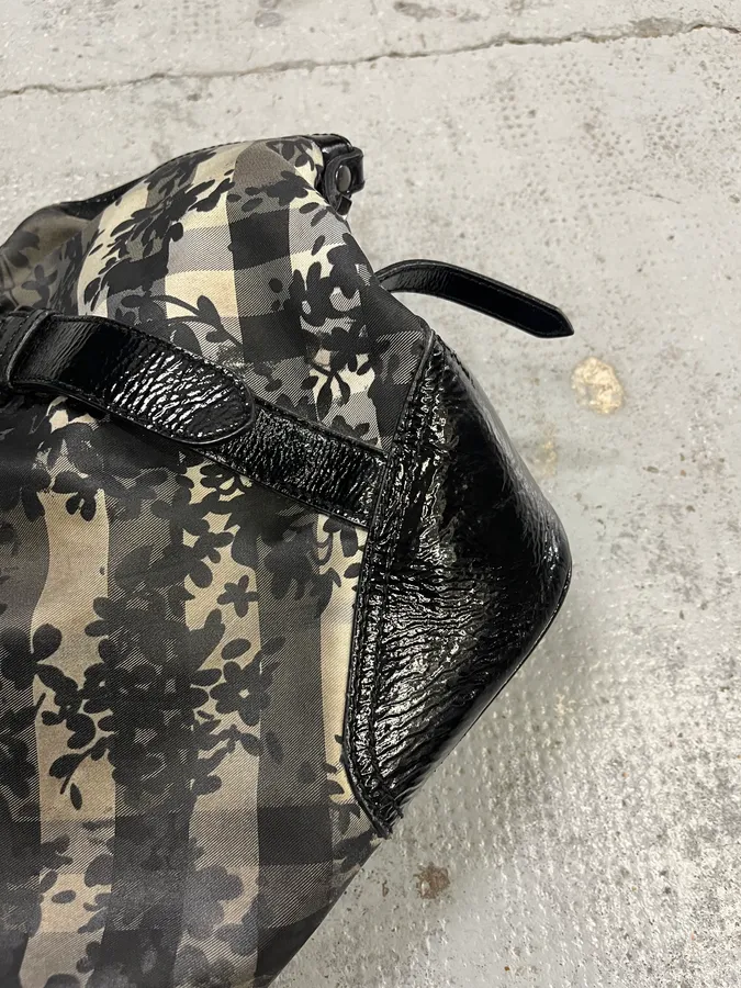 2000s Burberry Floral Tartan Pattern Black Handle Bag - Image 7