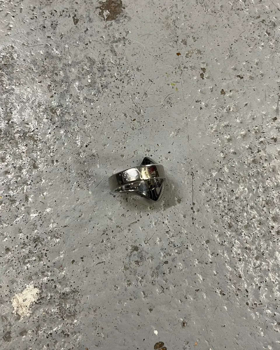 2000s Cavalli Ornamental Crest Silver Ring - Image 5