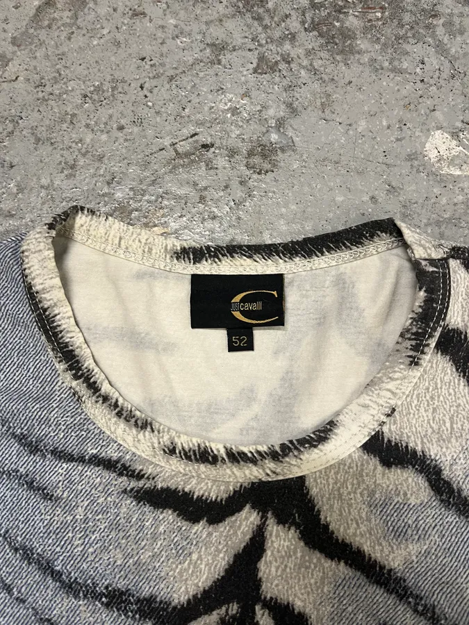 2000s Cavalli Safari Zebra Blue & White T-Shirt - Image 7