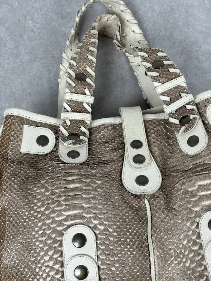 2000s Chloé Beige Python Leather Silverado Handle Bag - Image 13
