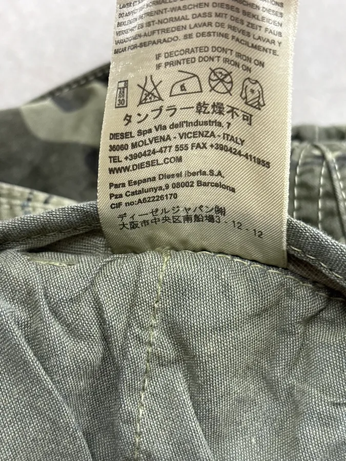 2000s Diesel Khaki Camo Cargo Shorts - Image 11