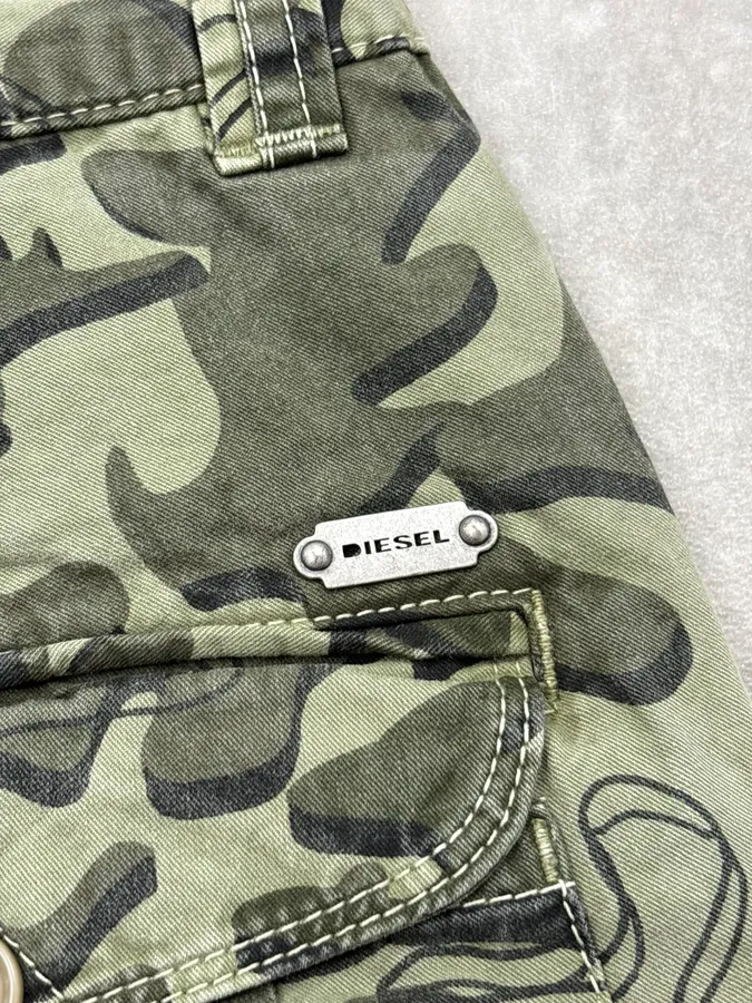 2000s Diesel Khaki Camo Cargo Shorts - Image 8