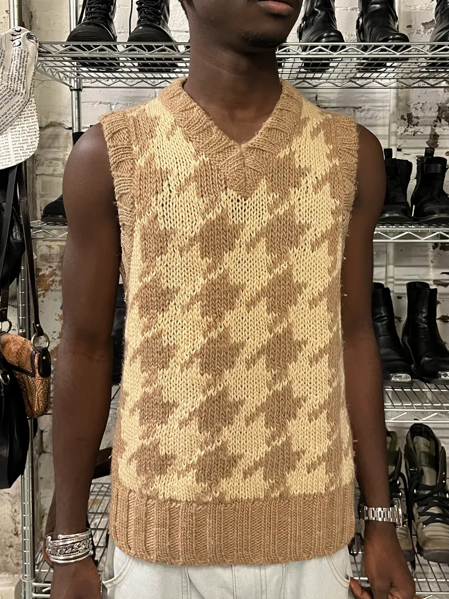2000s Dolce & Gabbana Beige Houndstooth Sleeveless Sweater