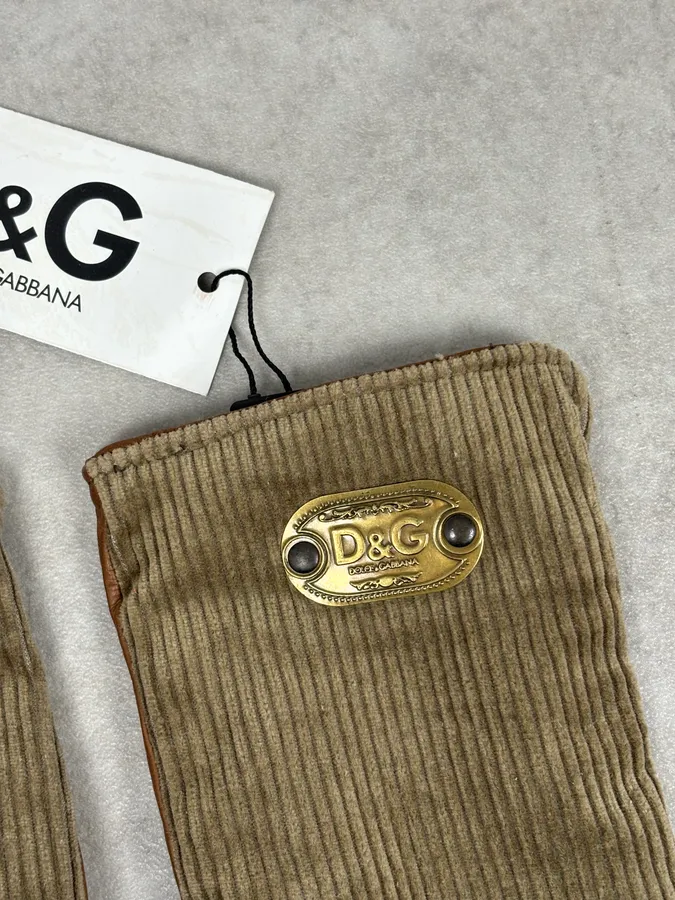 2000s Dolce & Gabbana Beige Velvet & Leather Hybrid Gloves - Image 6