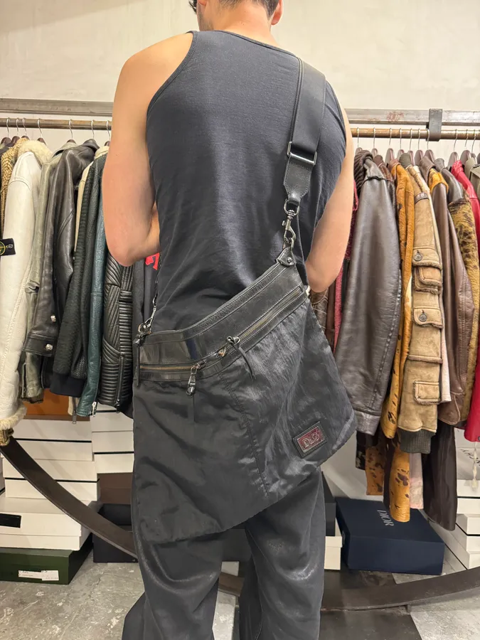 2000s Dolce & Gabbana Black Hybrid Nylon & Leather Shoulder Bag - Image 3