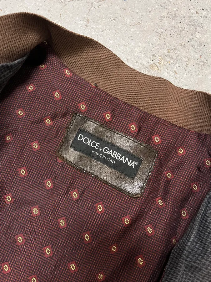 2000s Dolce & Gabbana Brown Leather Buttoned Bomber Jacket - Image 9