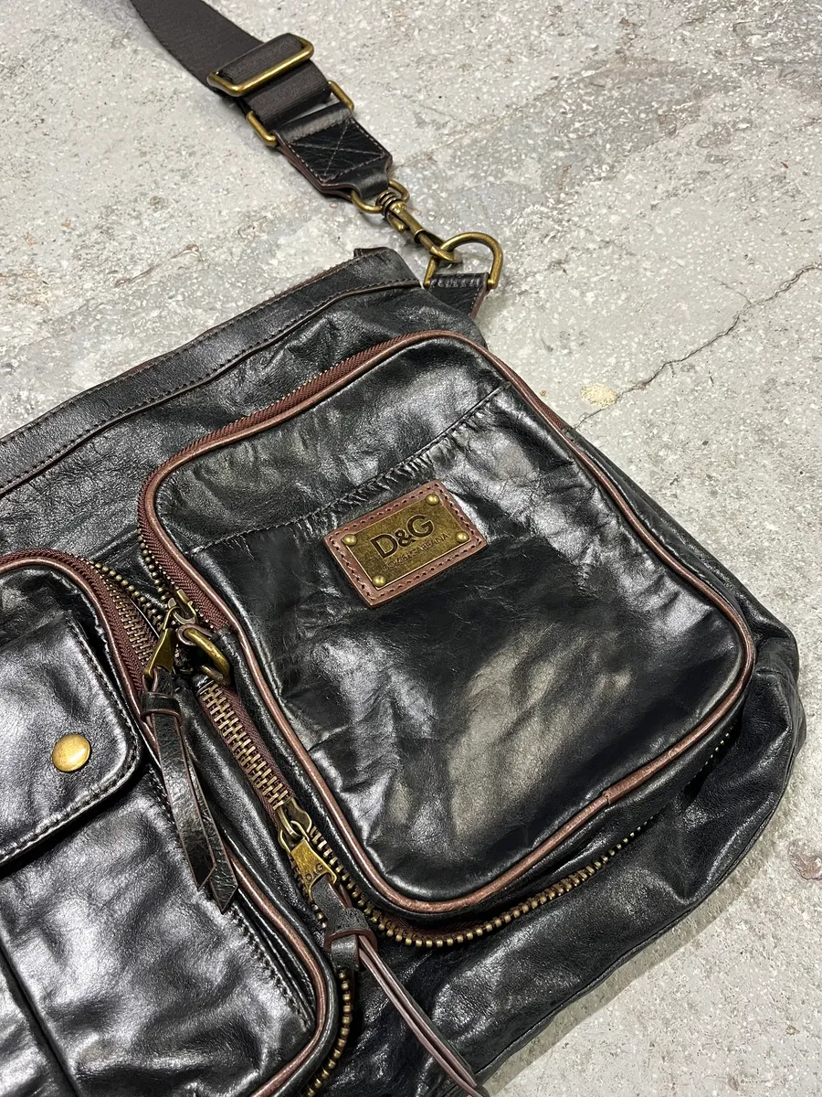 2000s Dolce & Gabbana Black Leather Cargo Shoulder Bag - Image 4