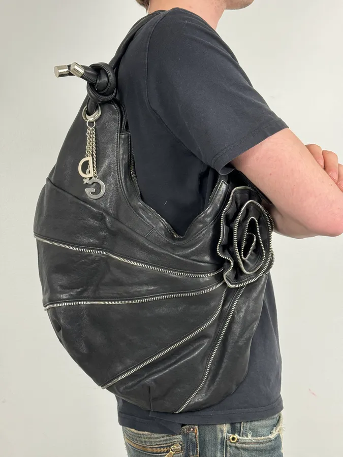 2000s Dolce & Gabbana Black Leather Flower Zip Handle Bag - Image 2