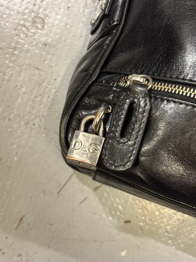 2000s Dolce & Gabbana Black Leather Minimalist Shoulder Bag - Image 6