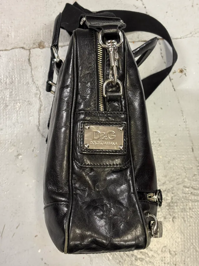 2000s Dolce & Gabbana Black Leather Minimalist Shoulder Bag - Image 7