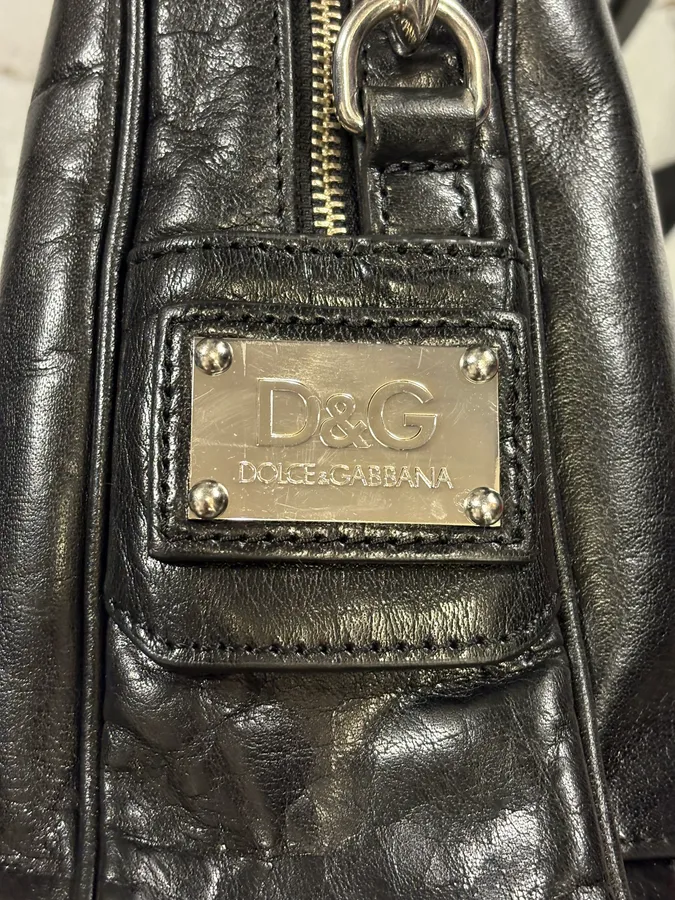 2000s Dolce & Gabbana Black Leather Minimalist Shoulder Bag - Image 8