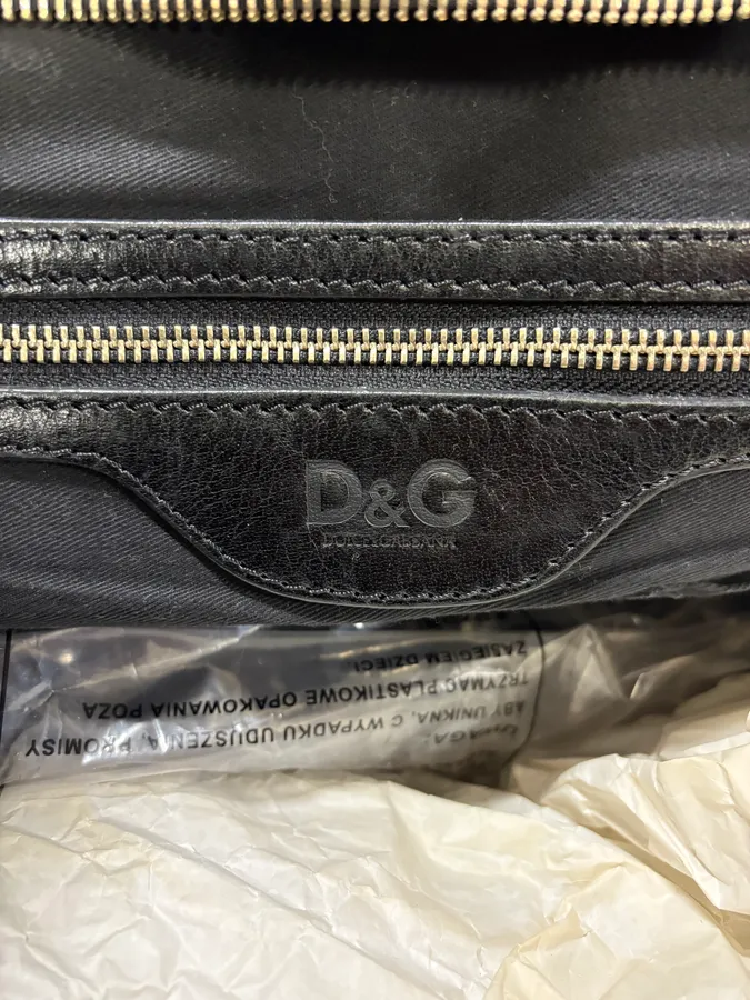 2000s Dolce & Gabbana Black Leather Minimalist Shoulder Bag - Image 9