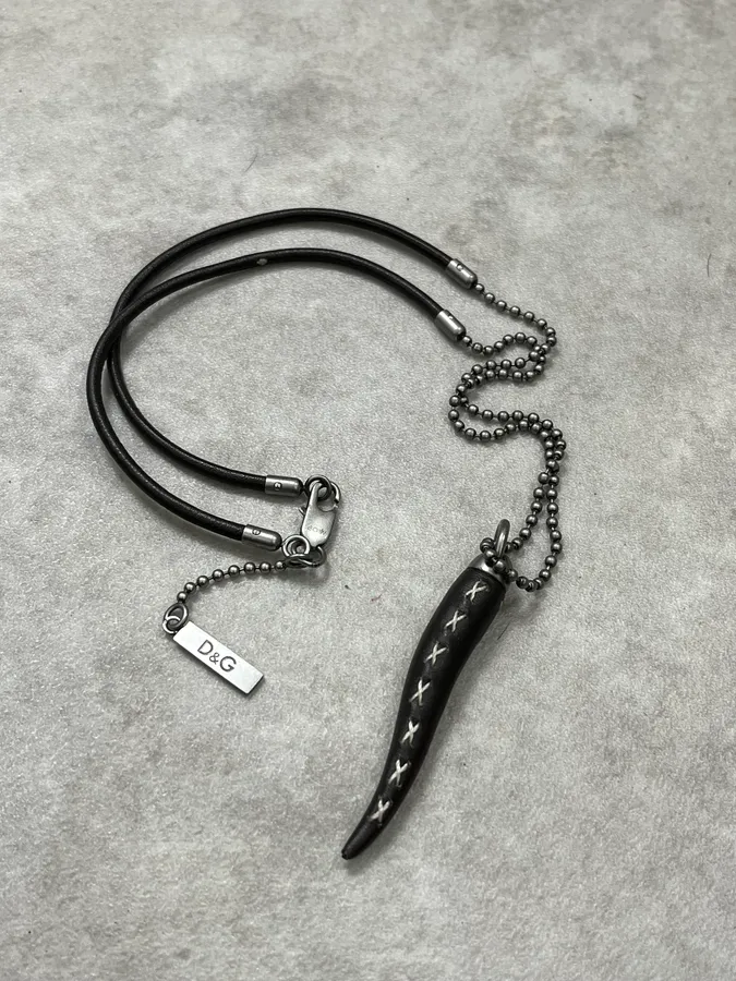 2000s Dolce & Gabbana Black Tooth Leather Necklace - Image 4