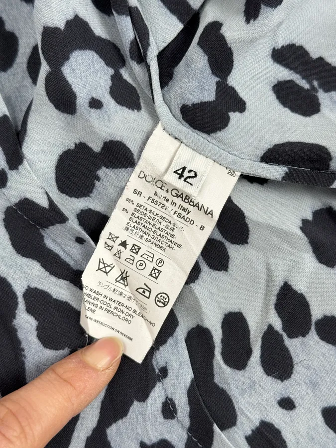2000s Dolce & Gabbana Blue & Black Leopard Silk Shirt - Image 10