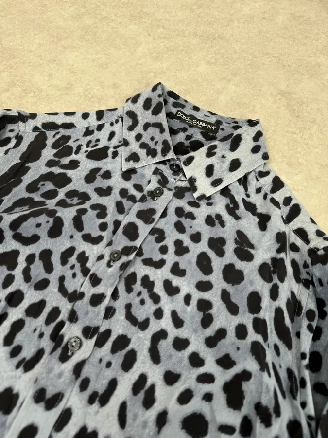 2000s Dolce & Gabbana Blue & Black Leopard Silk Shirt - Image 5