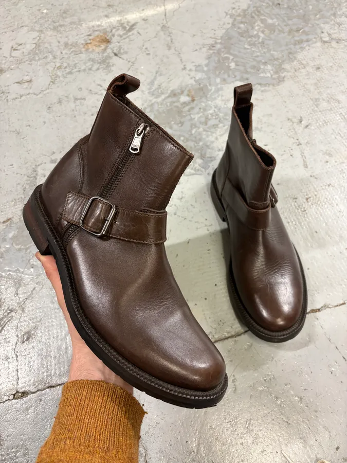 2000s Dolce & Gabbana Brown Leather Ankle Boots