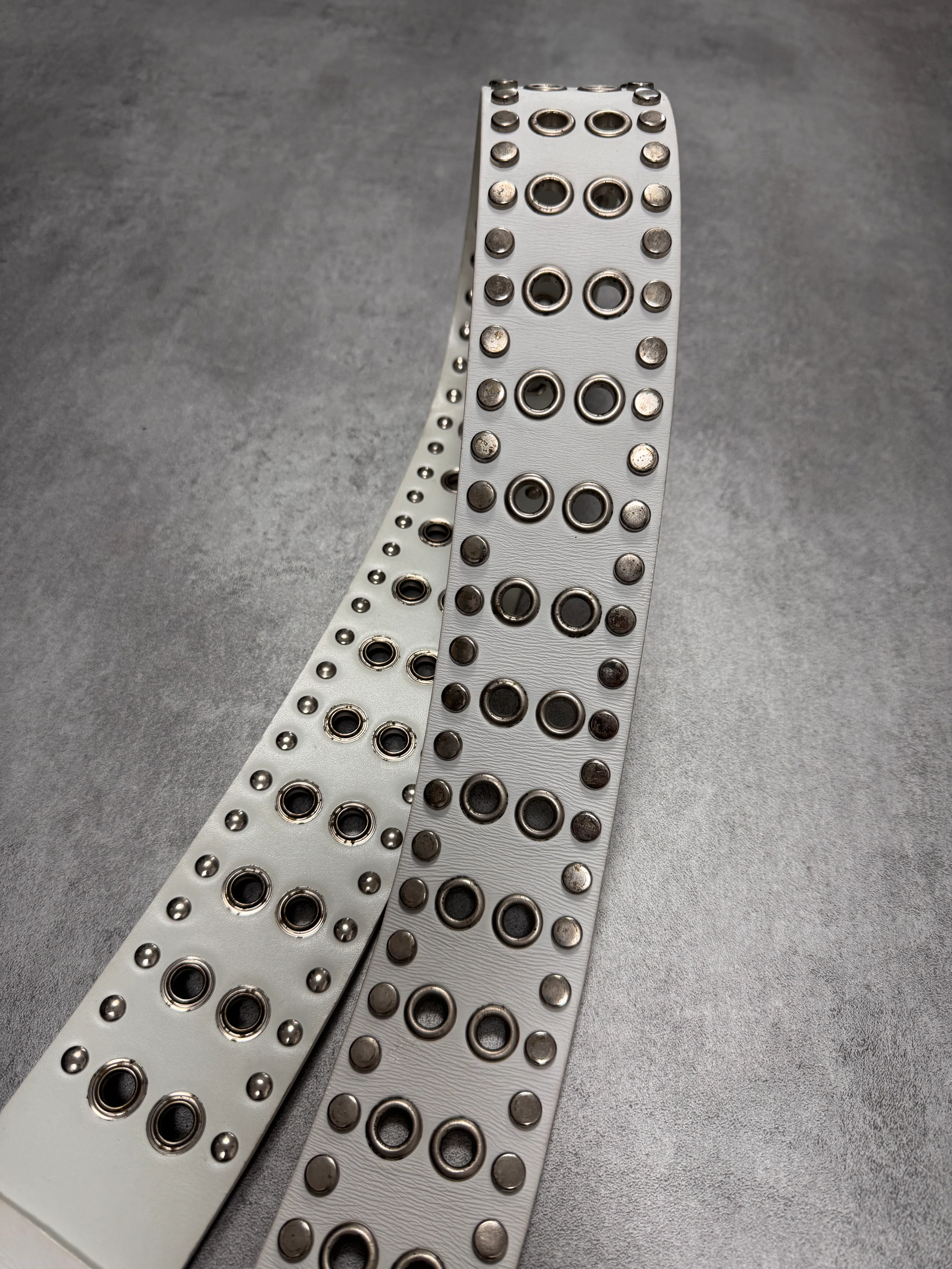 2000s Dolce & Gabbana Bullet Studded White Leather Belt - Image 3