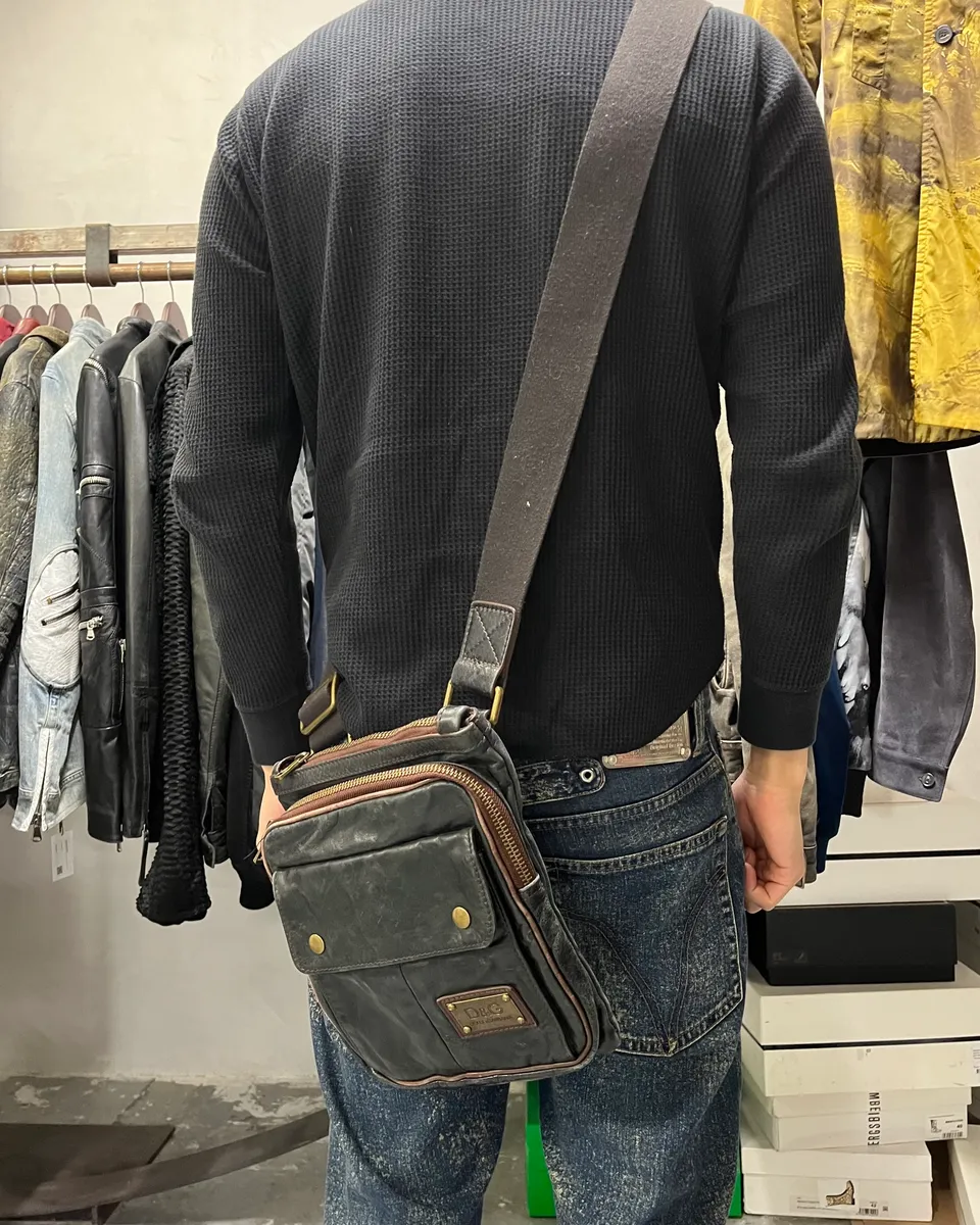 2000s Dolce & Gabbana Cargo Black Leather Shoulder Bag - Image 3