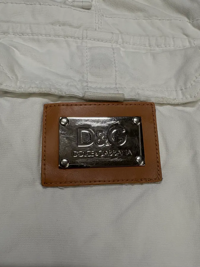 2000s Dolce & Gabbana Cargo White Shorts - Image 8