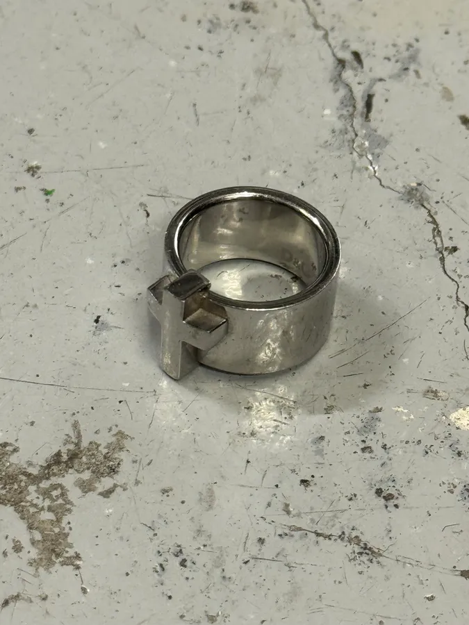 2000s Dolce & Gabbana Cross Ring - Image 3
