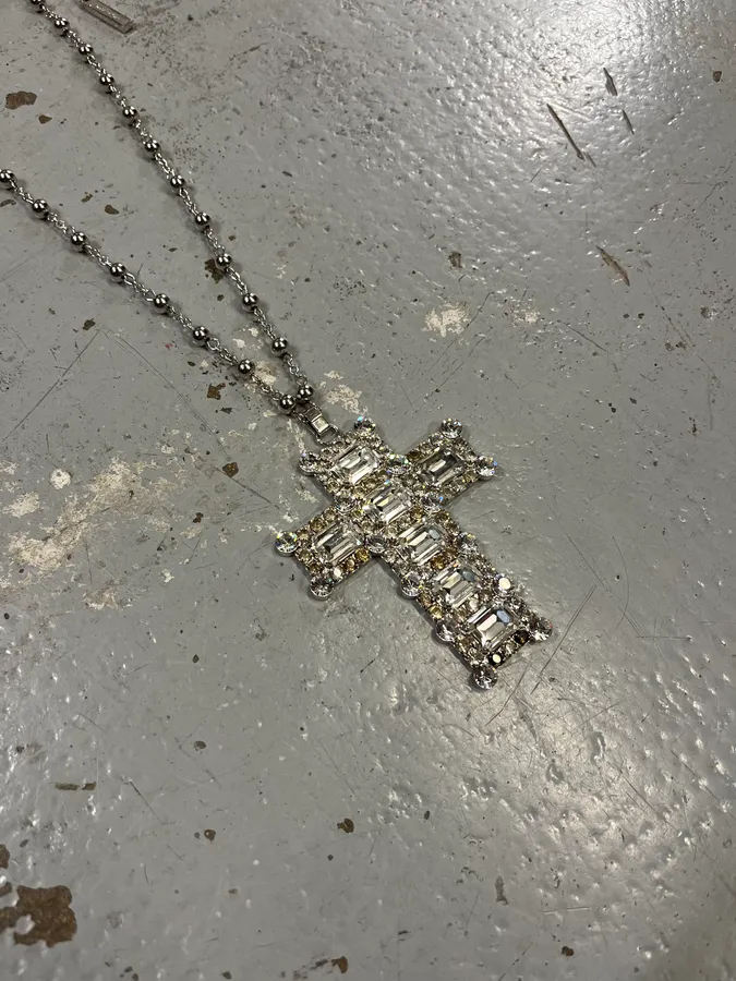 2000s Dolce & Gabbana Crystal Embellishment Shiny Cross Necklace - Image 4