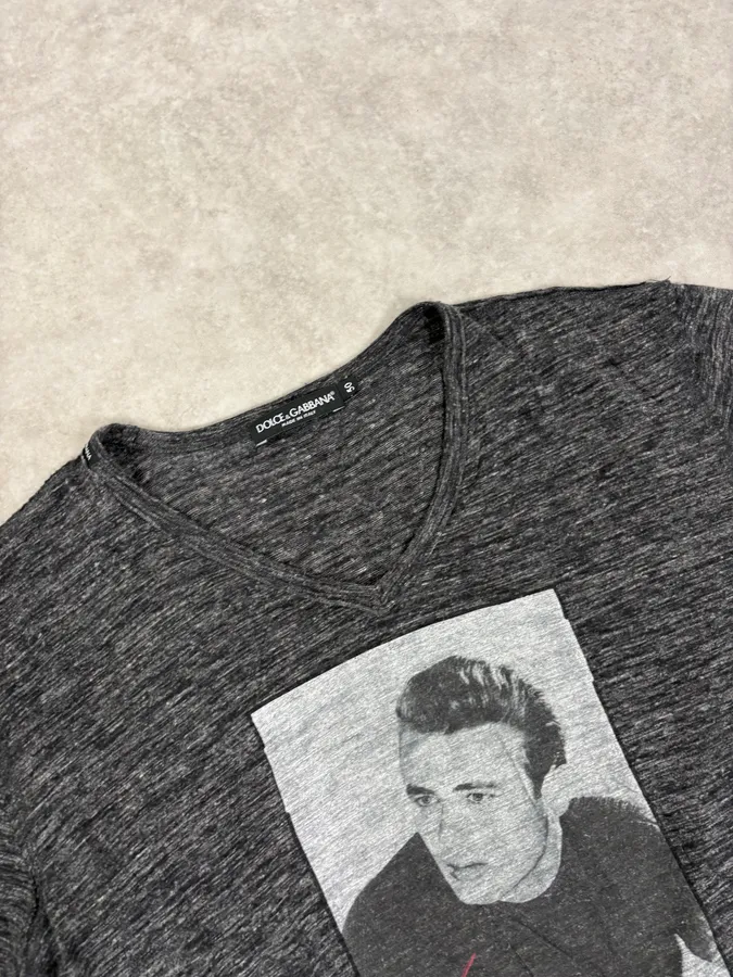2000s Dolce & Gabbana Dark Grey James Dean V-Neck T-Shirt - Image 5