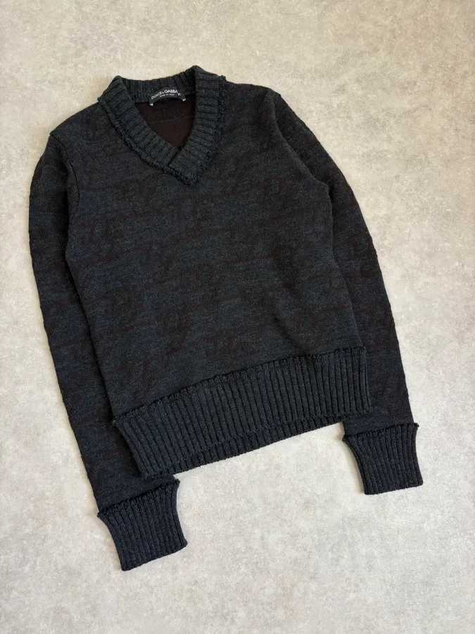2000s Dolce & Gabbana Dark Grey Signature V-Neck Wool Sweater - Image 4
